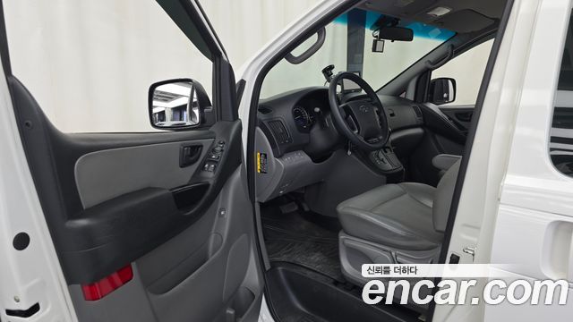 Hyundai Starex 2018 — photo 13