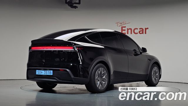 Tesla Model Y 2026 — photo 2