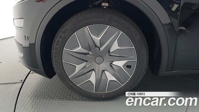 Tesla Model Y 2026 — photo 5