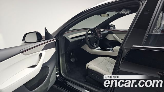 Tesla Model Y 2026 — photo 13