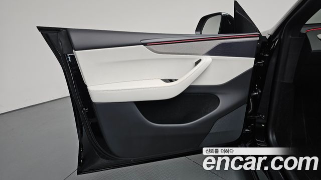Tesla Model Y 2026 — photo 14