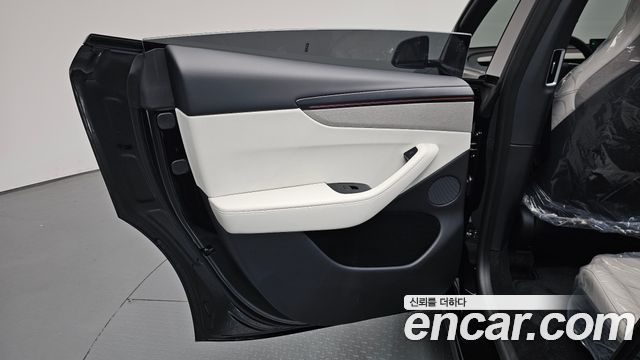 Tesla Model Y 2026 — photo 15
