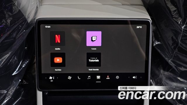 Tesla Model Y 2026 — photo 32