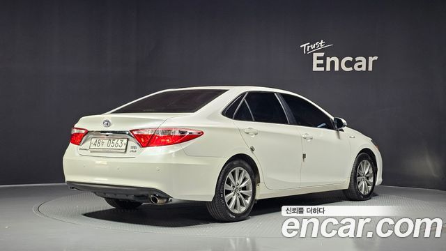 Toyota Camry 2016 — photo 2