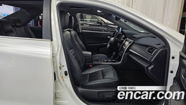 Toyota Camry 2016 — photo 11
