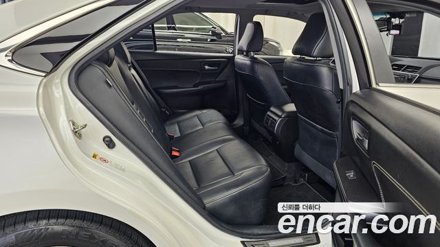 Toyota Camry 2016 — photo 12