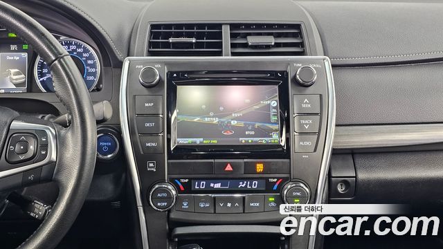 Toyota Camry 2016 — photo 14