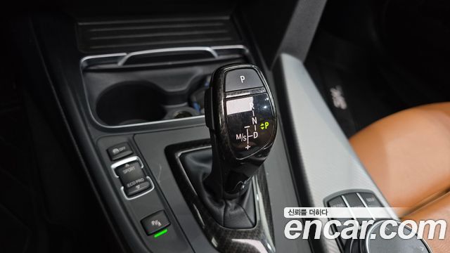 BMW 3-Series 2018 — photo 9