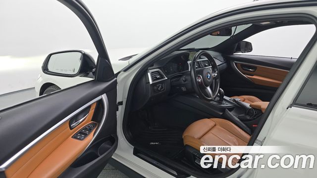 BMW 3-Series 2018 — photo 10