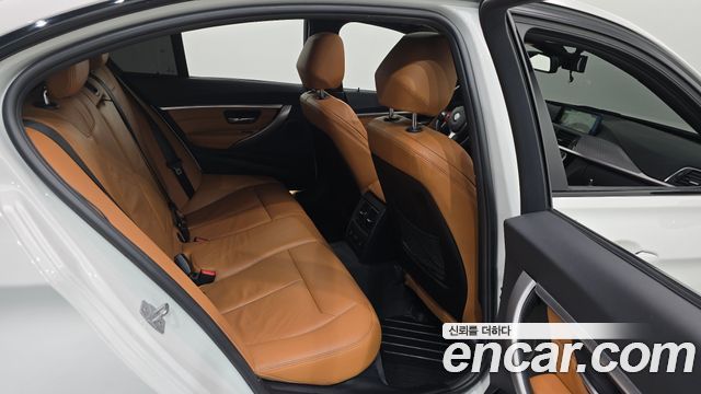 BMW 3-Series 2018 — photo 11
