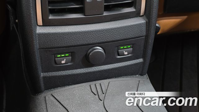 BMW 3-Series 2018 — photo 13
