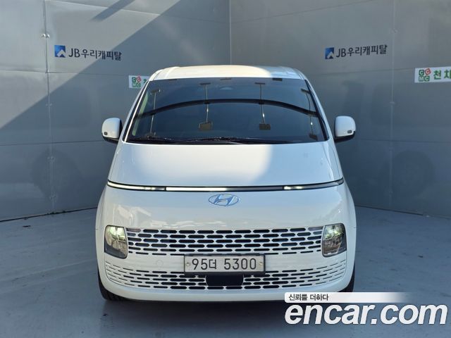 Hyundai Staria 2022 — photo 1