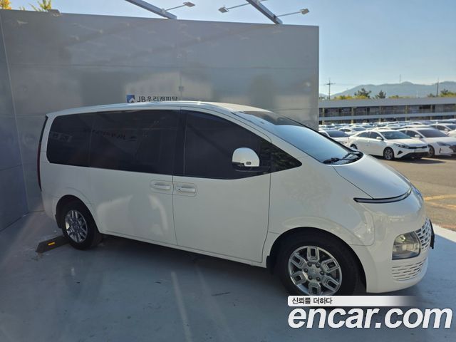 Hyundai Staria 2022 — photo 3