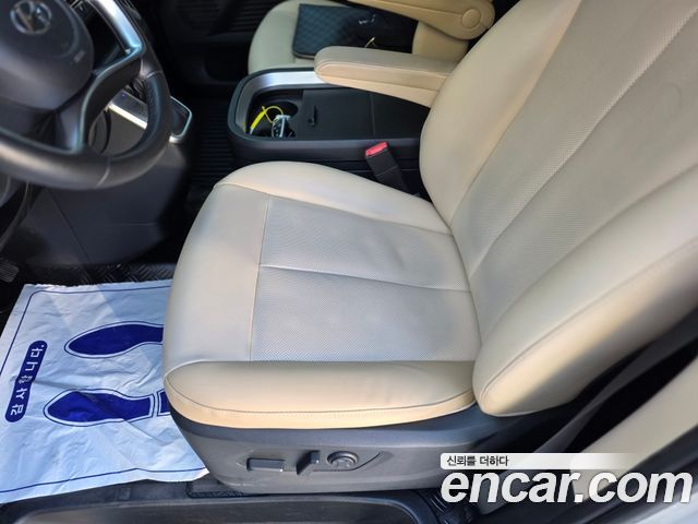 Hyundai Staria 2022 — photo 16
