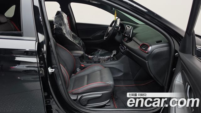 Hyundai i30 2019 — photo 16