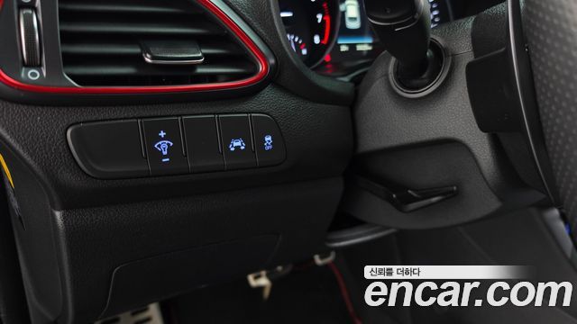 Hyundai i30 2019 — photo 29