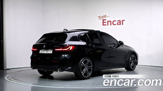 BMW 1-Series 2023 — photo 2
