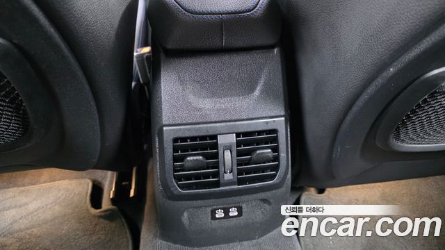 BMW 1-Series 2023 — photo 24