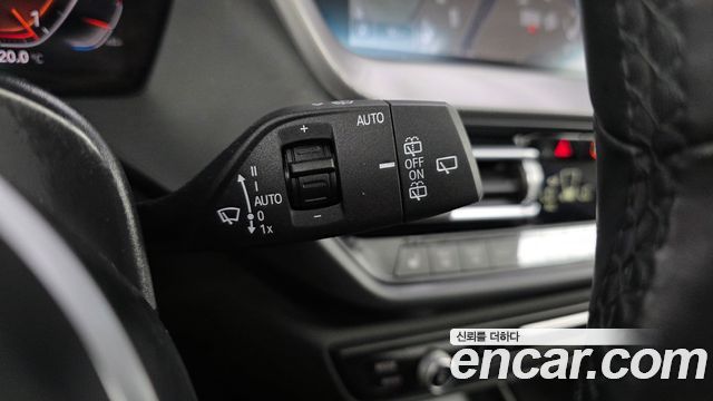 BMW 1-Series 2023 — photo 25