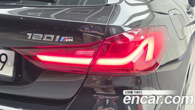 BMW 1-Series 2023 — photo 9