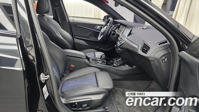 BMW 1-Series 2023 — photo 16