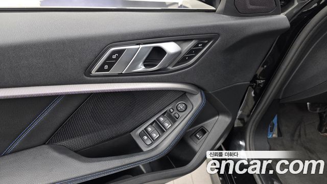 BMW 1-Series 2023 — photo 28