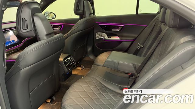 Mercedes-Benz E-Class 2025 — photo 11