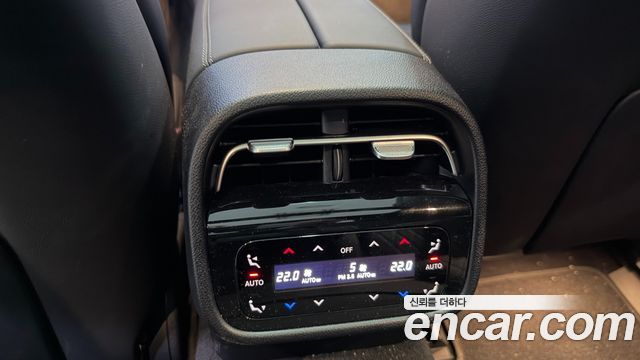 Mercedes-Benz E-Class 2025 — photo 19