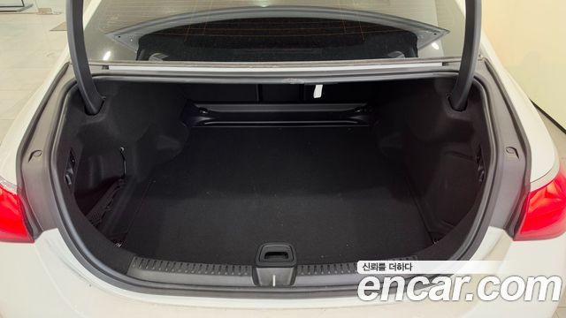 Mercedes-Benz E-Class 2025 — photo 20