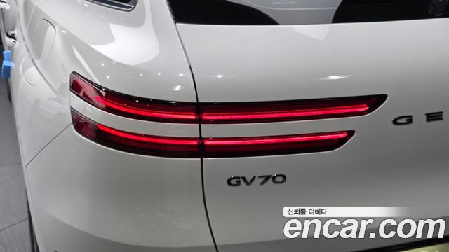 Genesis GV70 2022 — photo 9