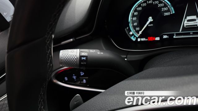 Genesis GV70 2022 — photo 28