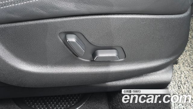 Genesis GV70 2022 — photo 31
