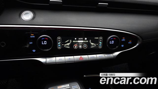 Genesis GV70 2022 — photo 33