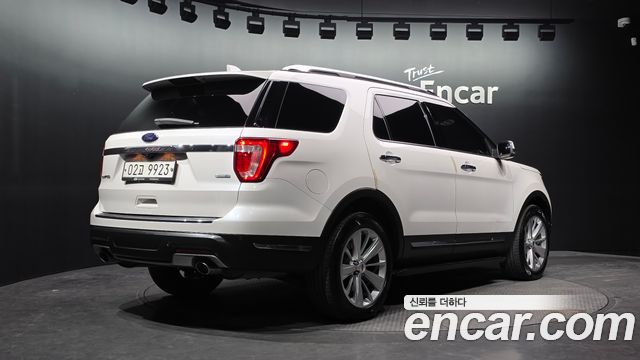 Ford Explorer 2019 — photo 2
