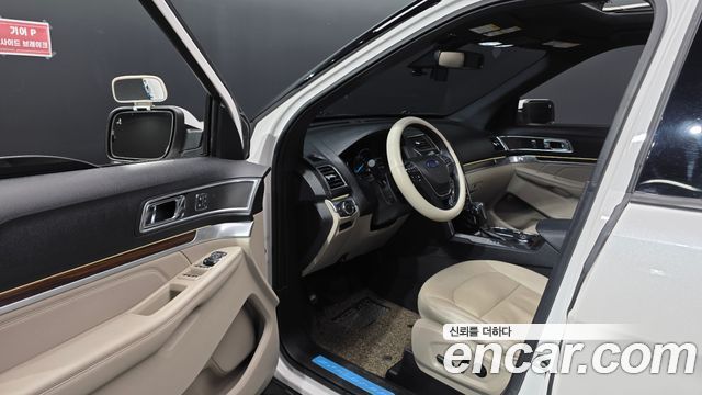 Ford Explorer 2019 — photo 13