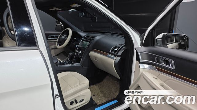 Ford Explorer 2019 — photo 17