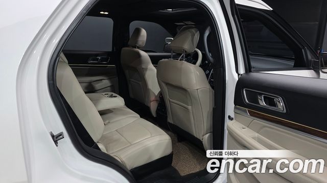 Ford Explorer 2019 — photo 18