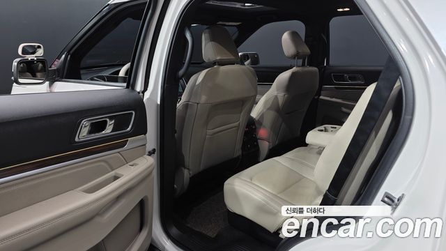 Ford Explorer 2019 — photo 16