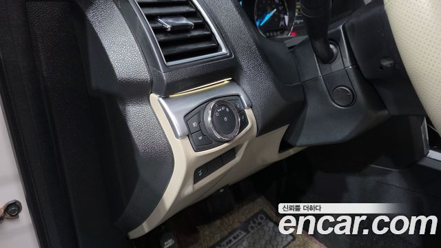 Ford Explorer 2019 — photo 28