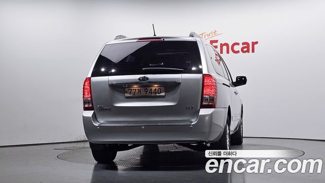 Kia Canival 2012 — photo 4