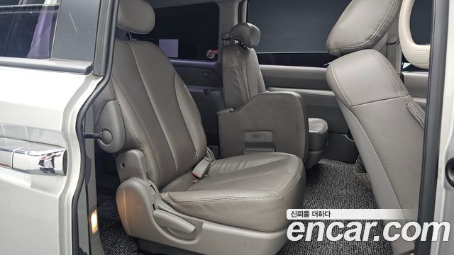 Kia Canival 2012 — photo 17