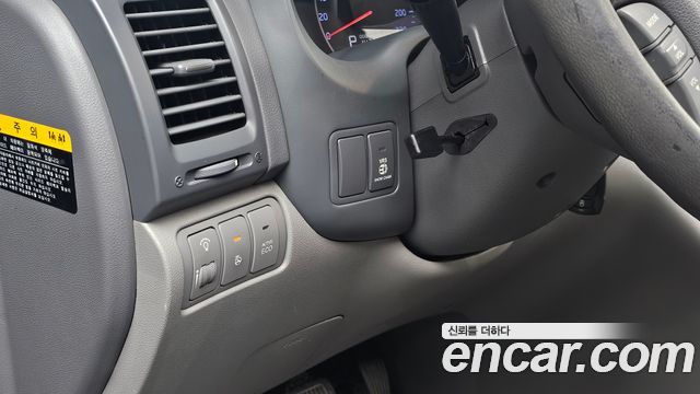 Kia Canival 2012 — photo 23
