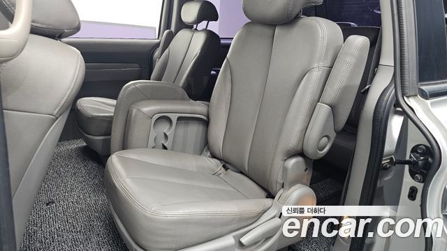 Kia Canival 2012 — photo 29