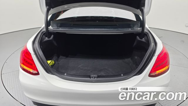 Mercedes-Benz C-Class 2016 — photo 17