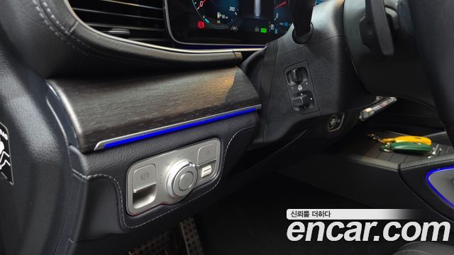 Mercedes-Benz GLS-Class 2021 — photo 28