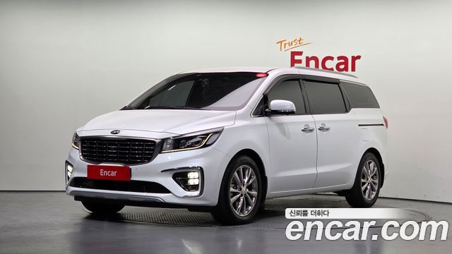 Kia Canival 2020 — photo 1