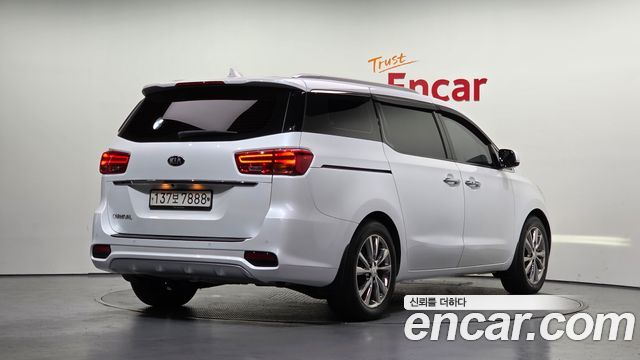 Kia Canival 2020 — photo 2
