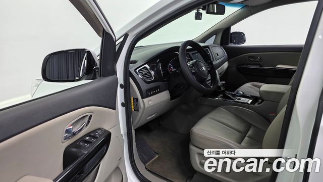 Kia Canival 2020 — photo 17