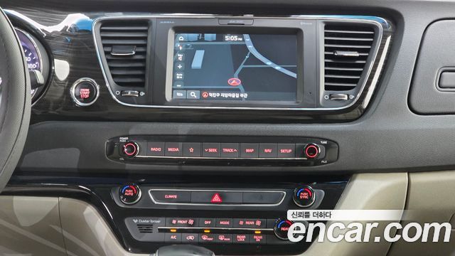 Kia Canival 2020 — photo 24