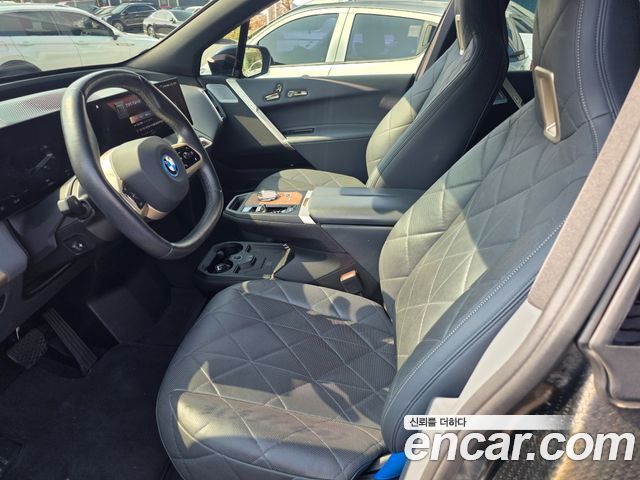 BMW iX 2022 — photo 8